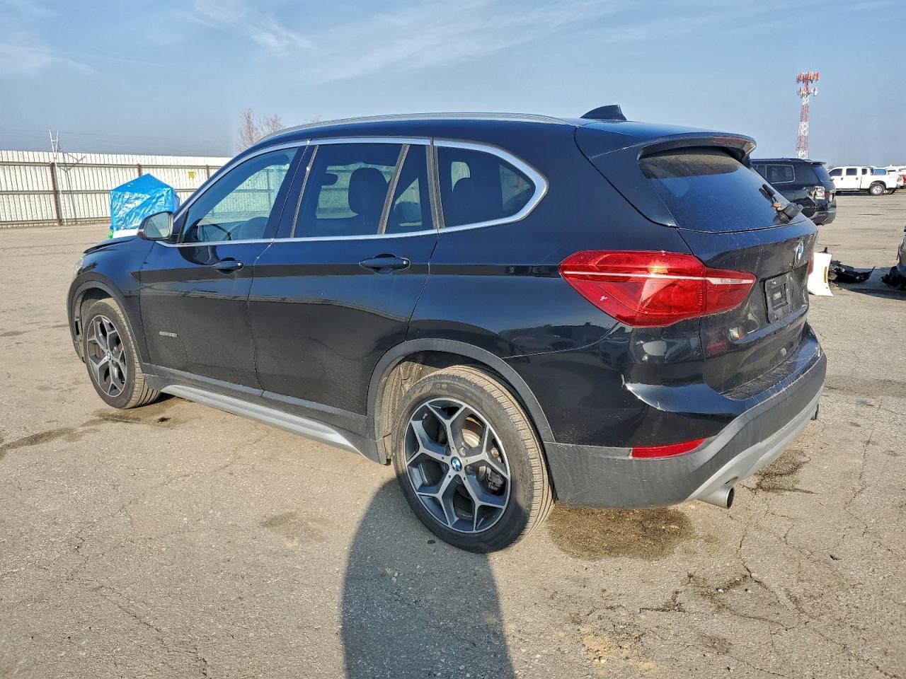 2017 BMW X1 Sdrive28I - Фото 2