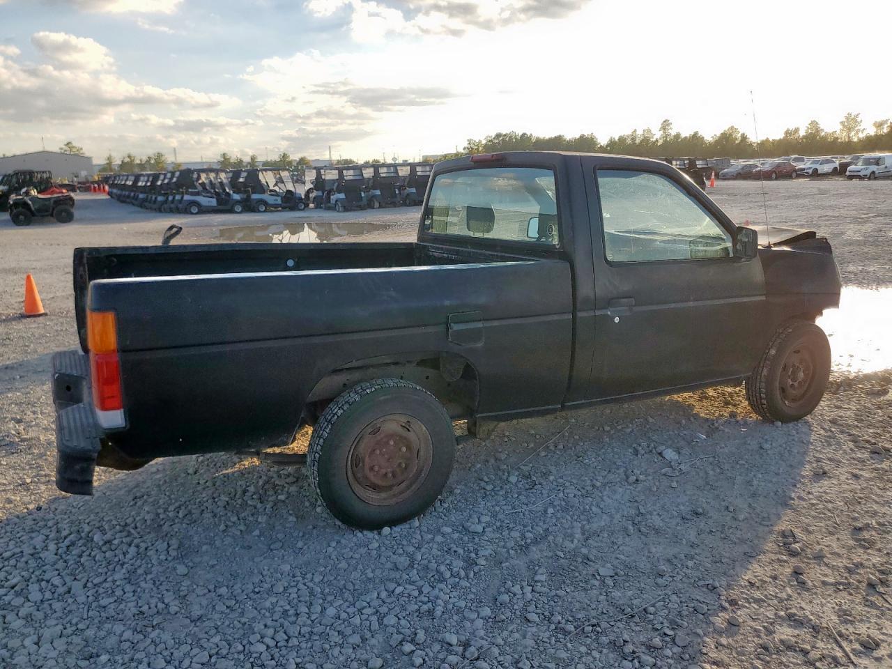 1995 Nissan Truck E/Xe - Фото 3