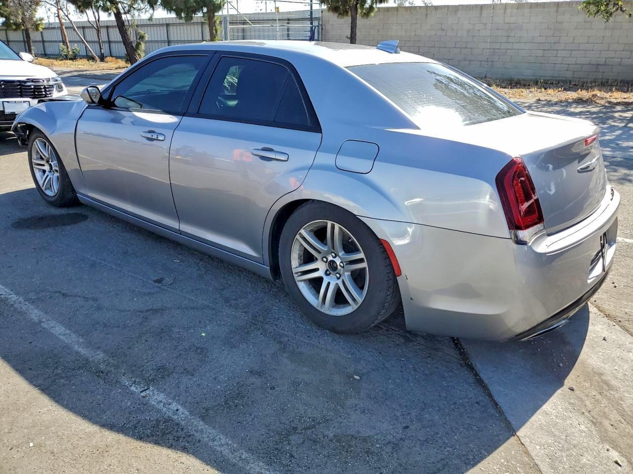 2018 Chrysler 300 S - Фото 2