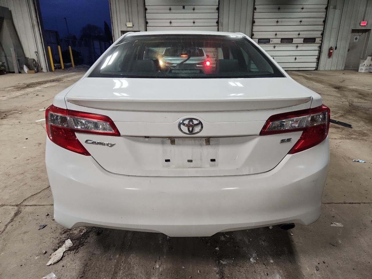 2014 Toyota Camry L - Фото 6