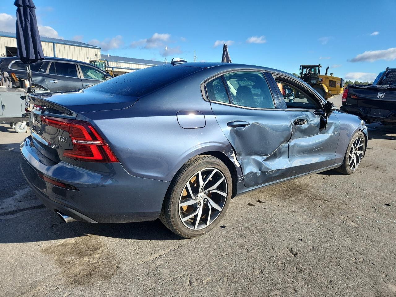 2019 Volvo S60 T6 Momentum - Image 3