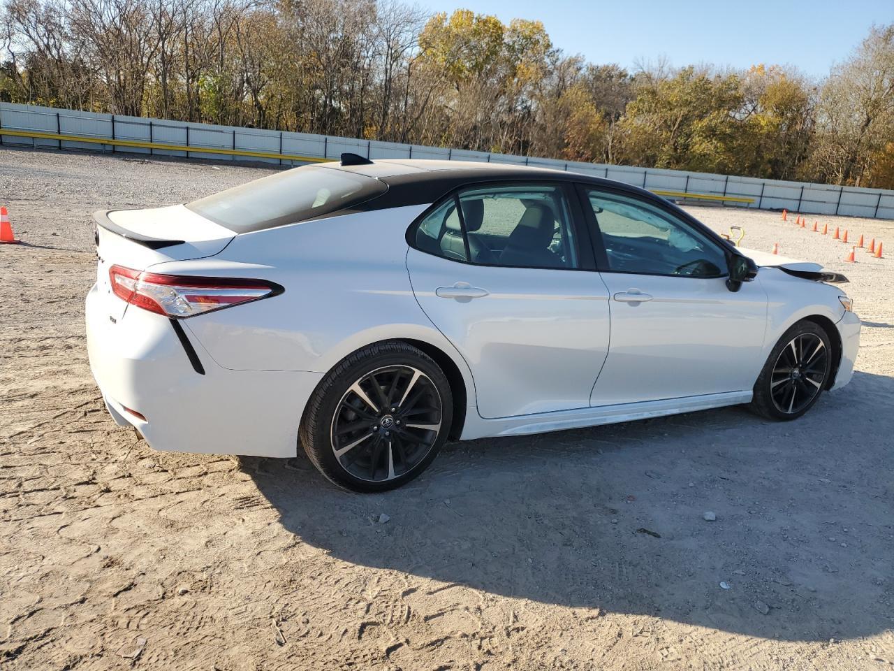 2020 Toyota Camry Xse - Image 3
