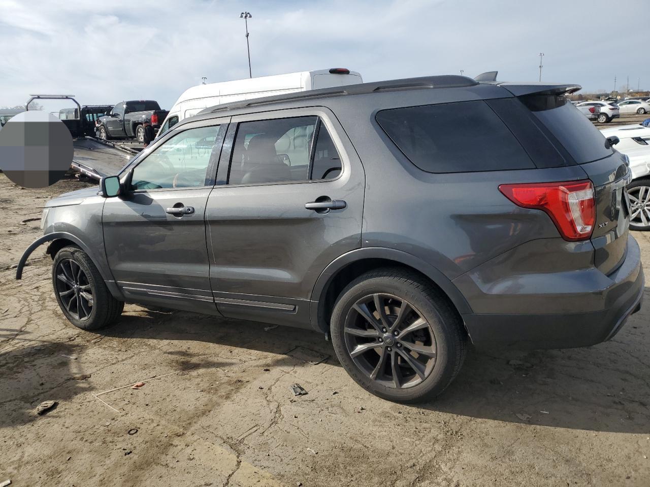 2017 Ford Explorer Xlt - Фото 2