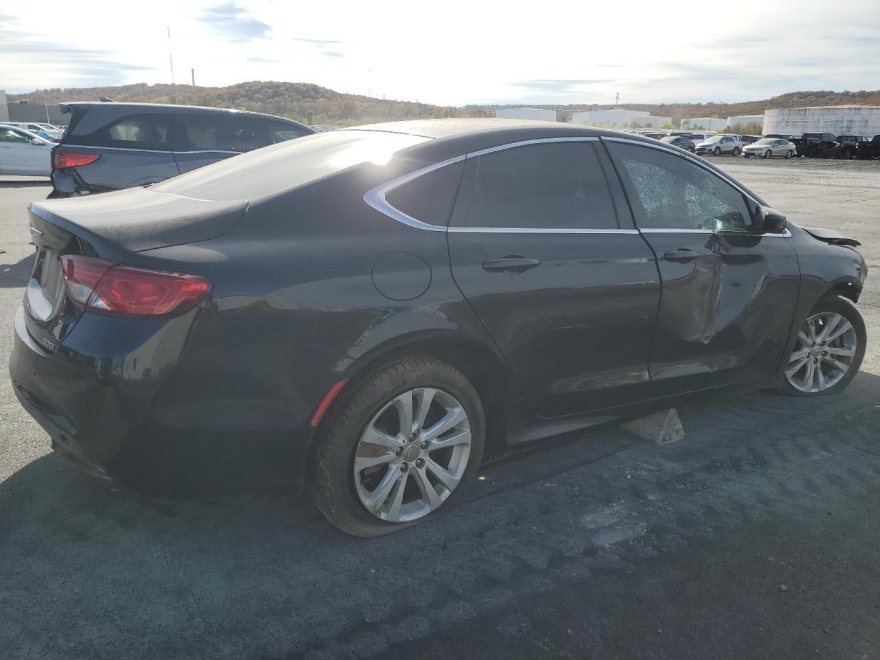 2016 Chrysler 200 Limited - Фото 3