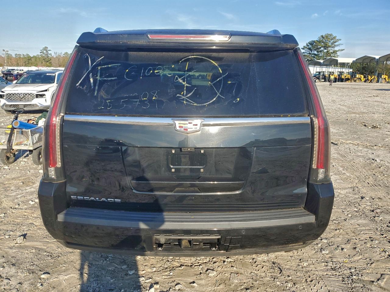 2018 Cadillac Escalade Luxury - Image 6