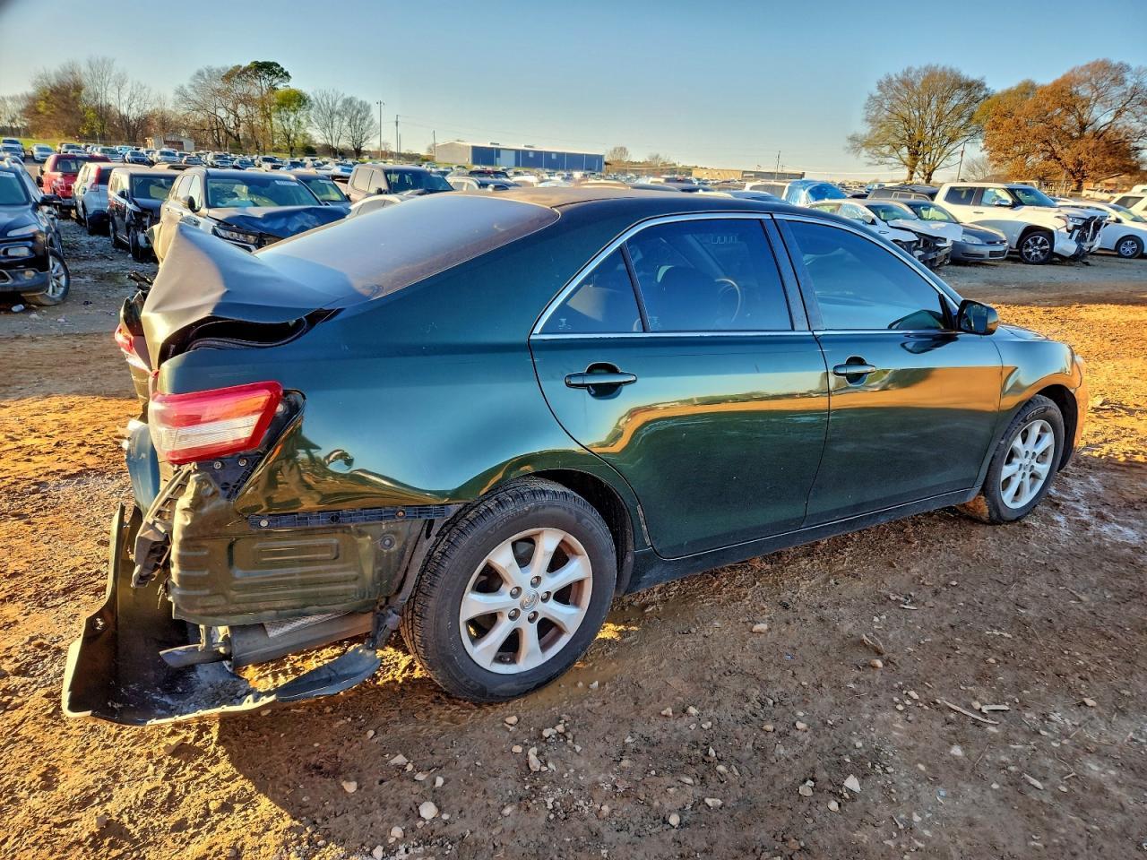 2010 Toyota Camry Le - Фото 3