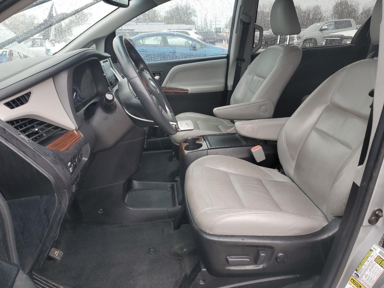 2016 Toyota Sienna - Фото 7