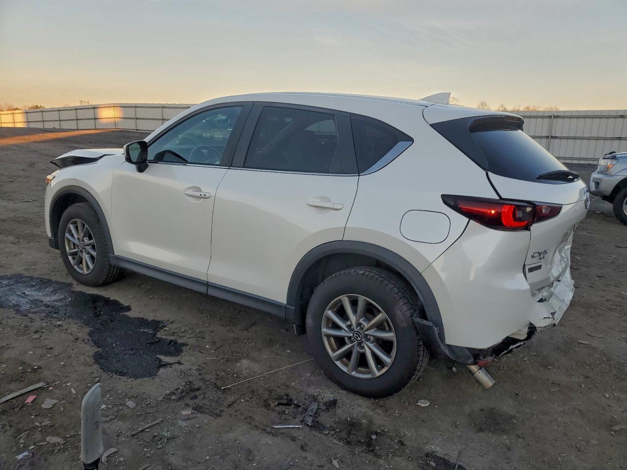 2022 Mazda Cx-5 Preferred - Image 2