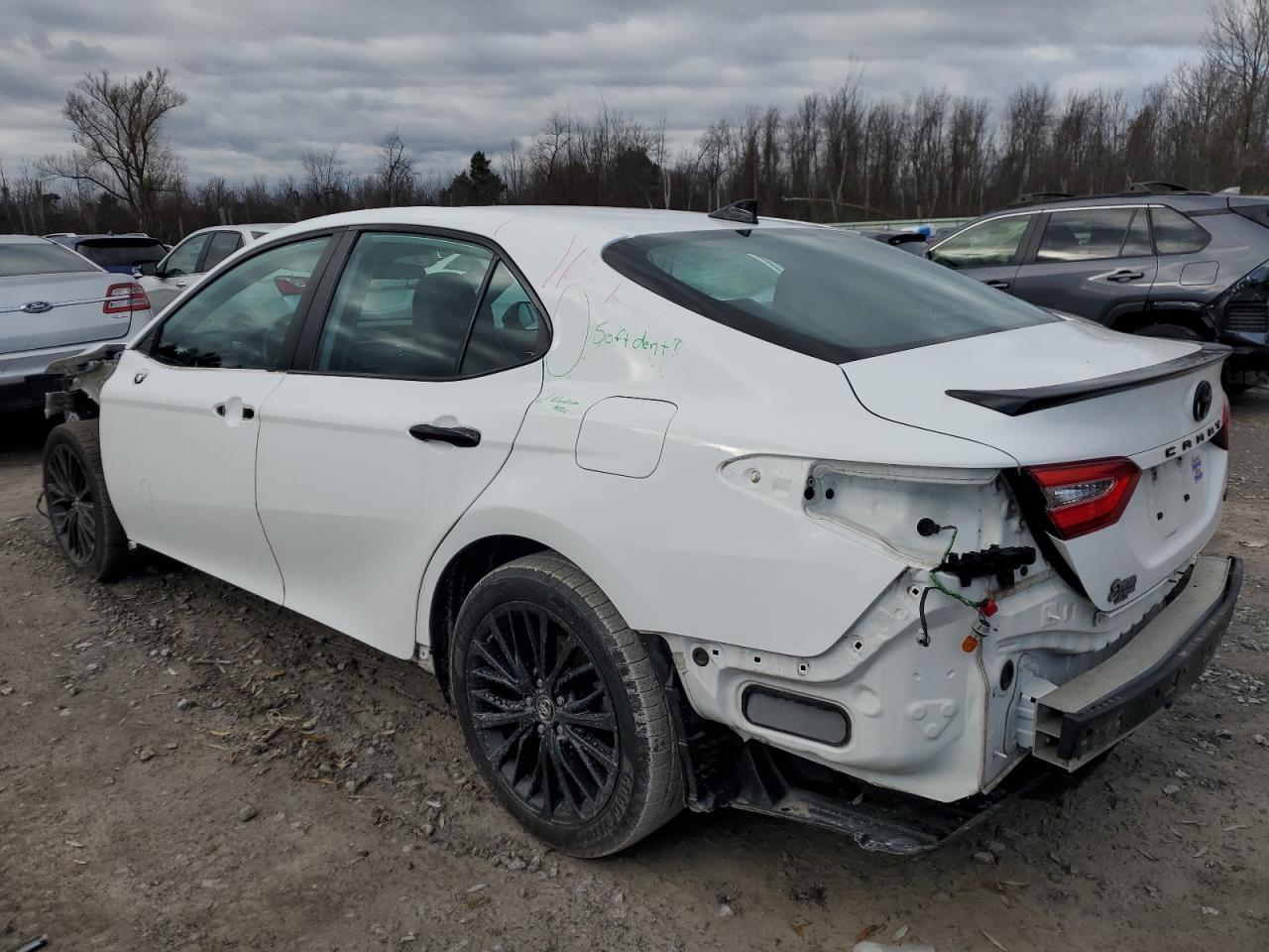 2019 Toyota Camry L - Фото 2