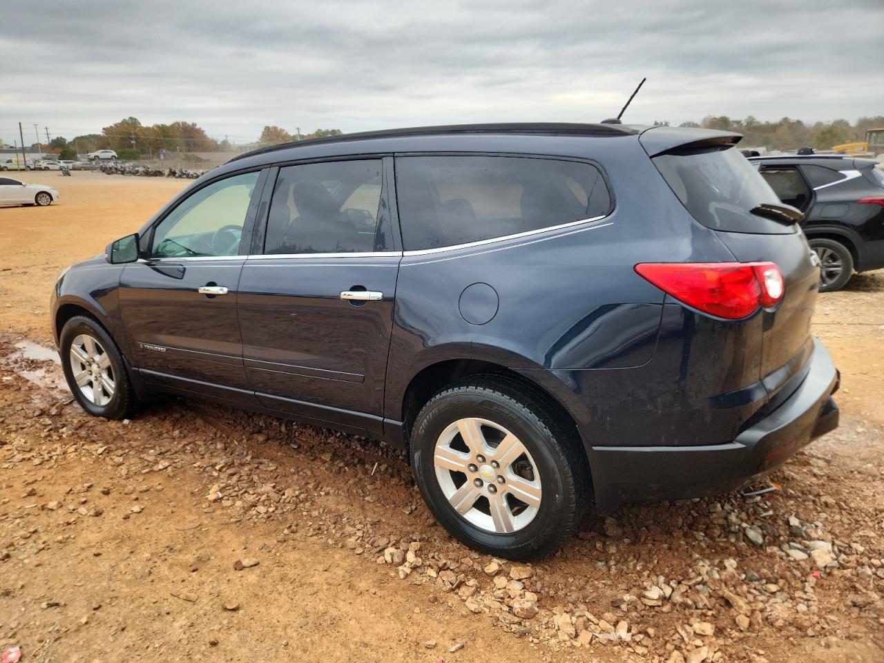 2009 Chevrolet Traverse Lt - Image 2