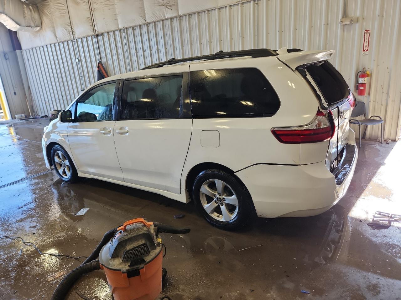 2018 Toyota Sienna Le - Фото 2