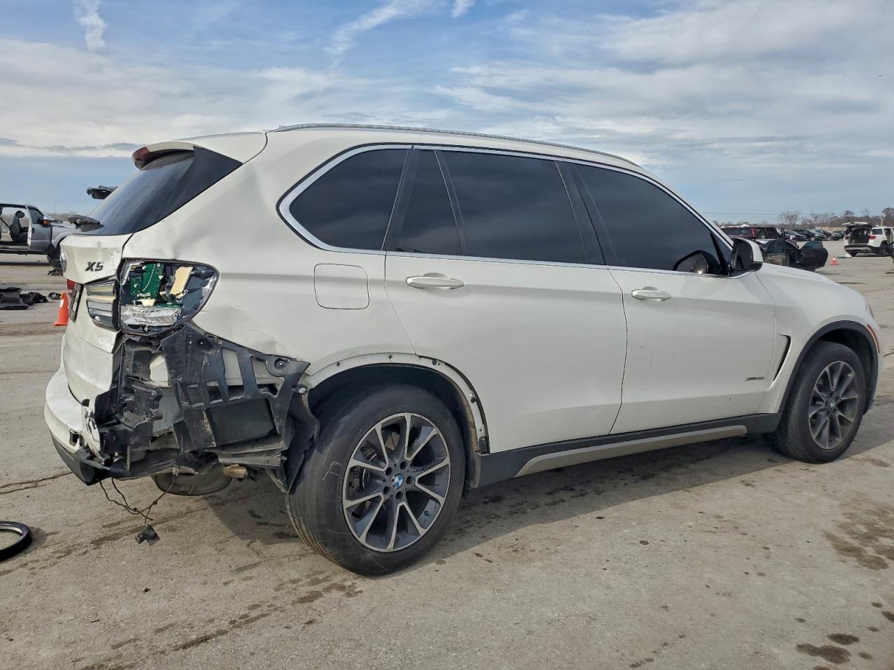 2017 BMW X5 xDrive50I - Фото 3