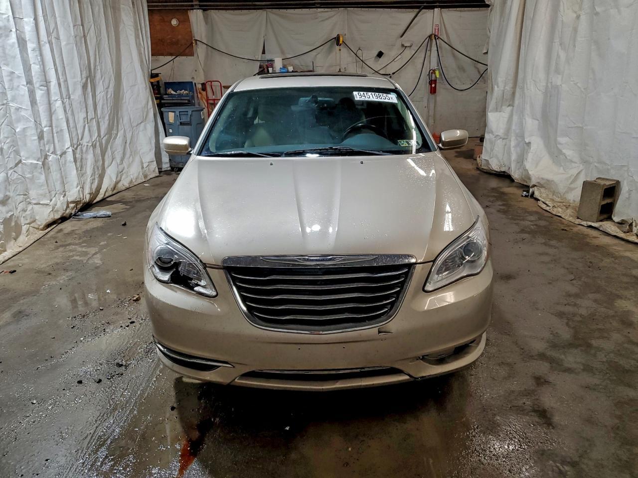 2013 Chrysler 200 Touring - Фото 5