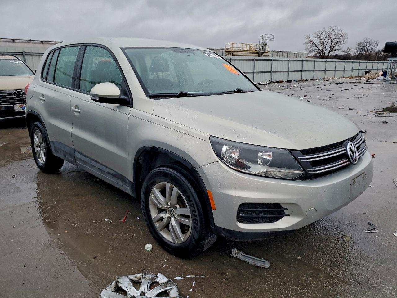 2014 Volkswagen Tiguan S - Фото 4