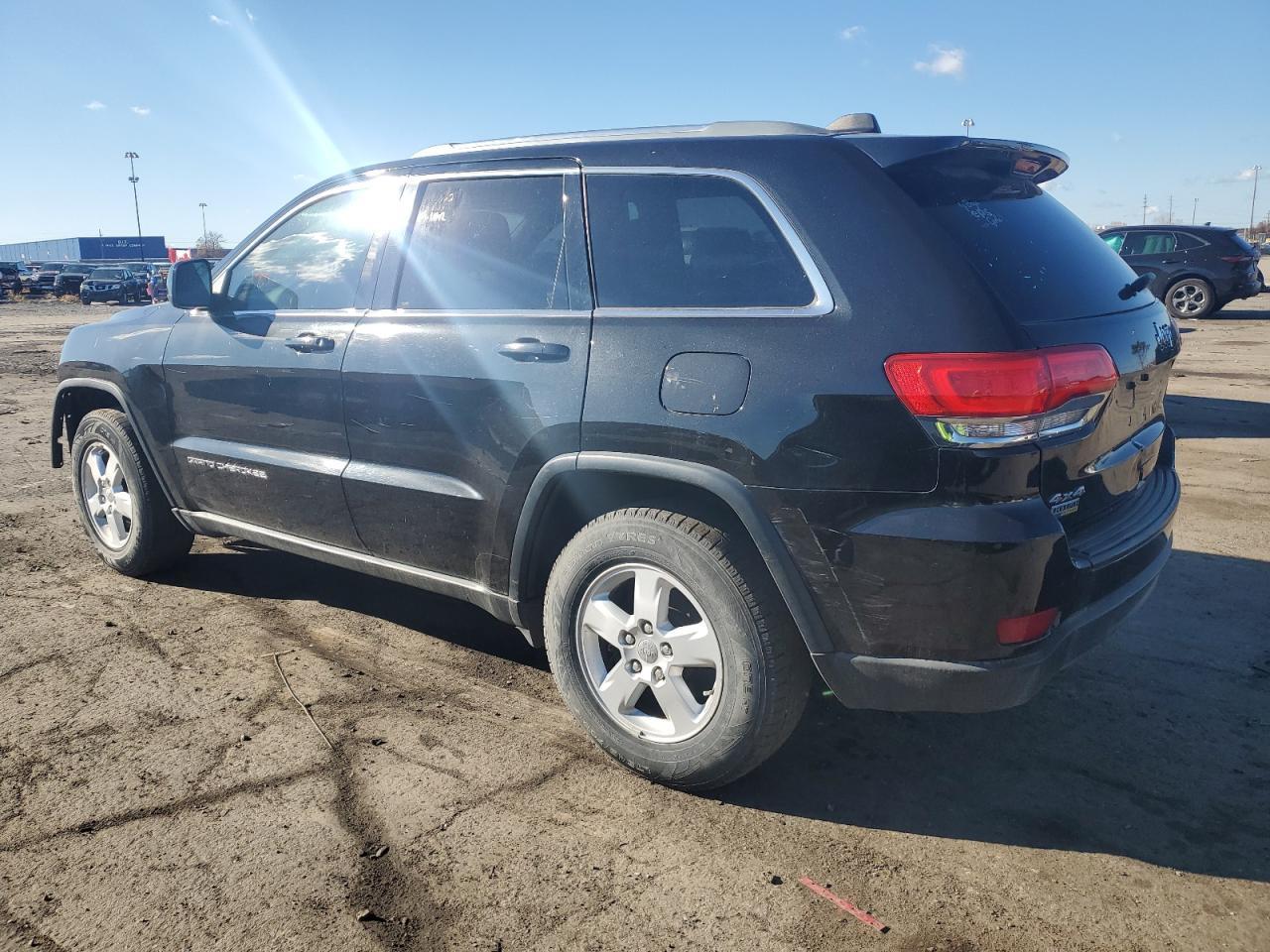 2015 Jeep Grand Cherokee Laredo - Image 2