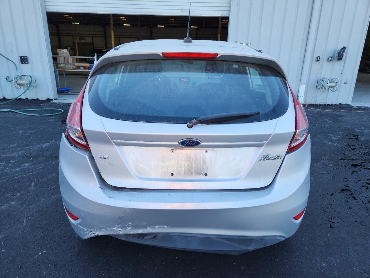2016 Ford Fiesta Se - Фото 6