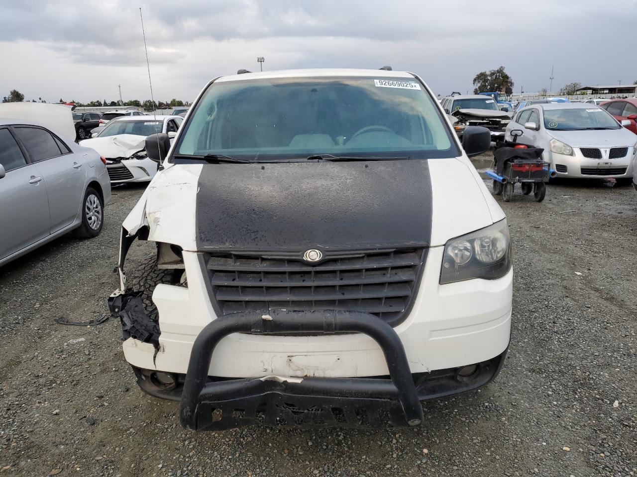 2010 Chrysler Town & Country Touring - Image 5