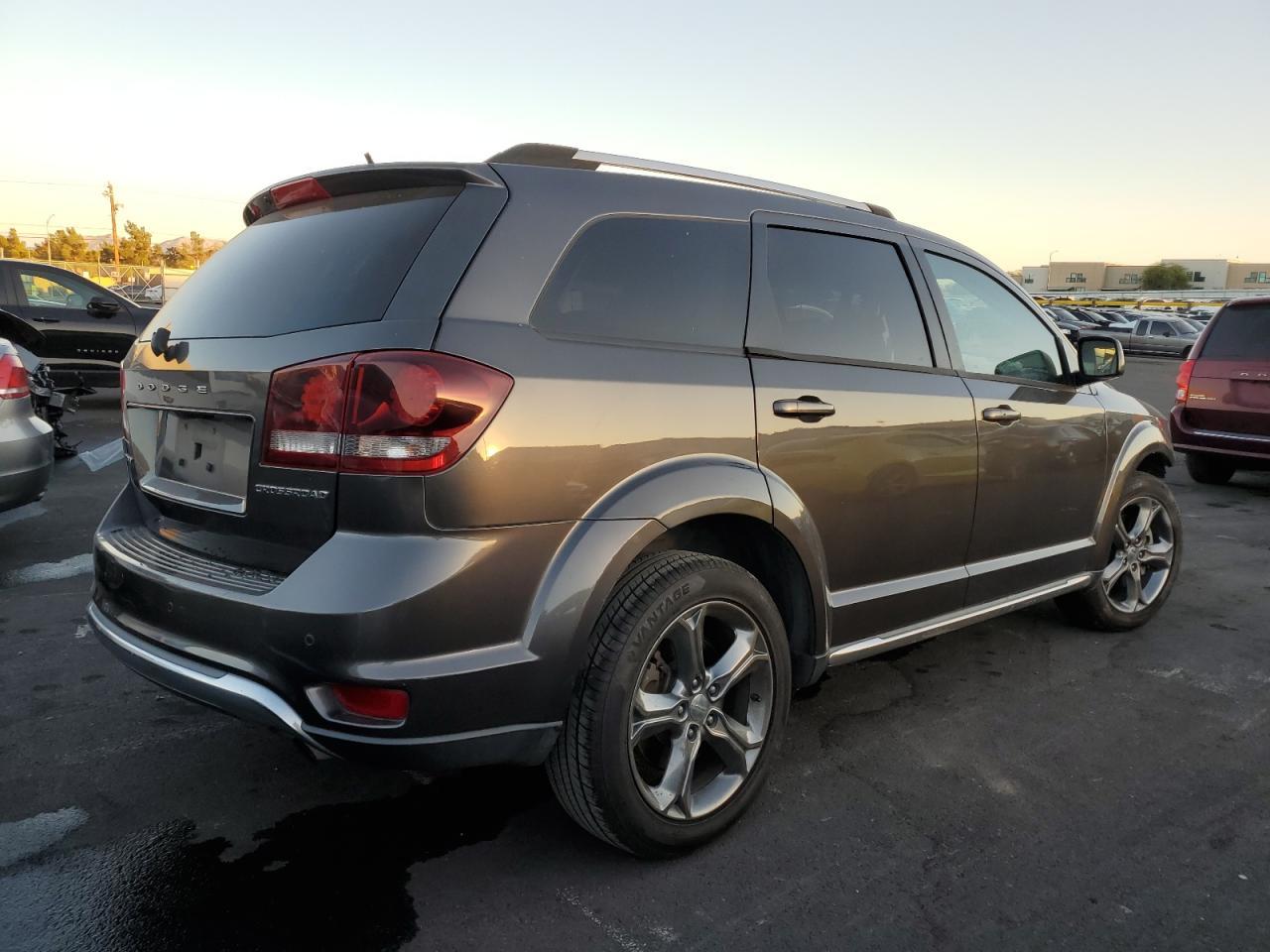 2016 Dodge Journey Crossroad - Image 3