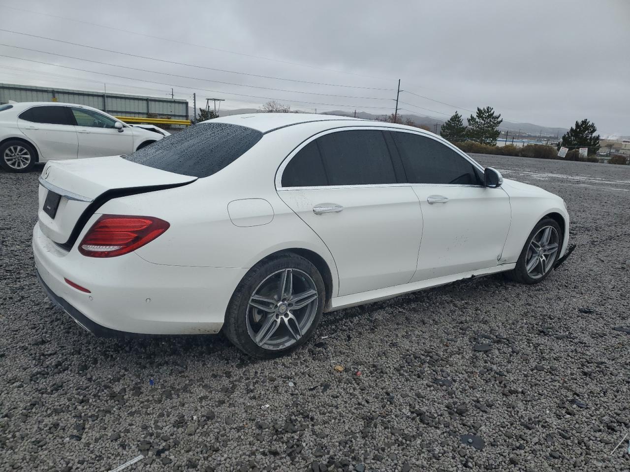 2017 Mercedes-Benz E 300 - Фото 3