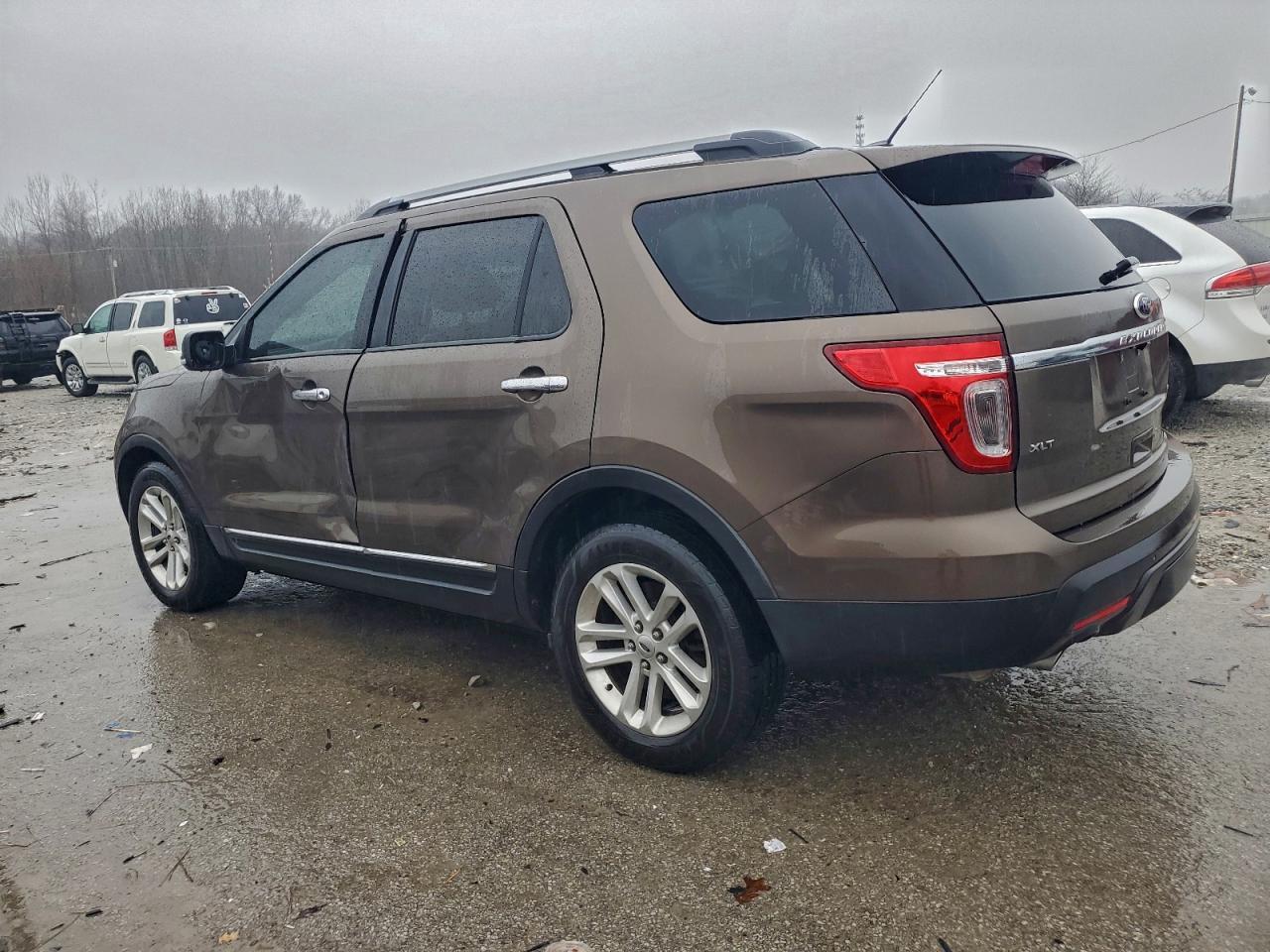2015 Ford Explorer Xlt - Фото 2