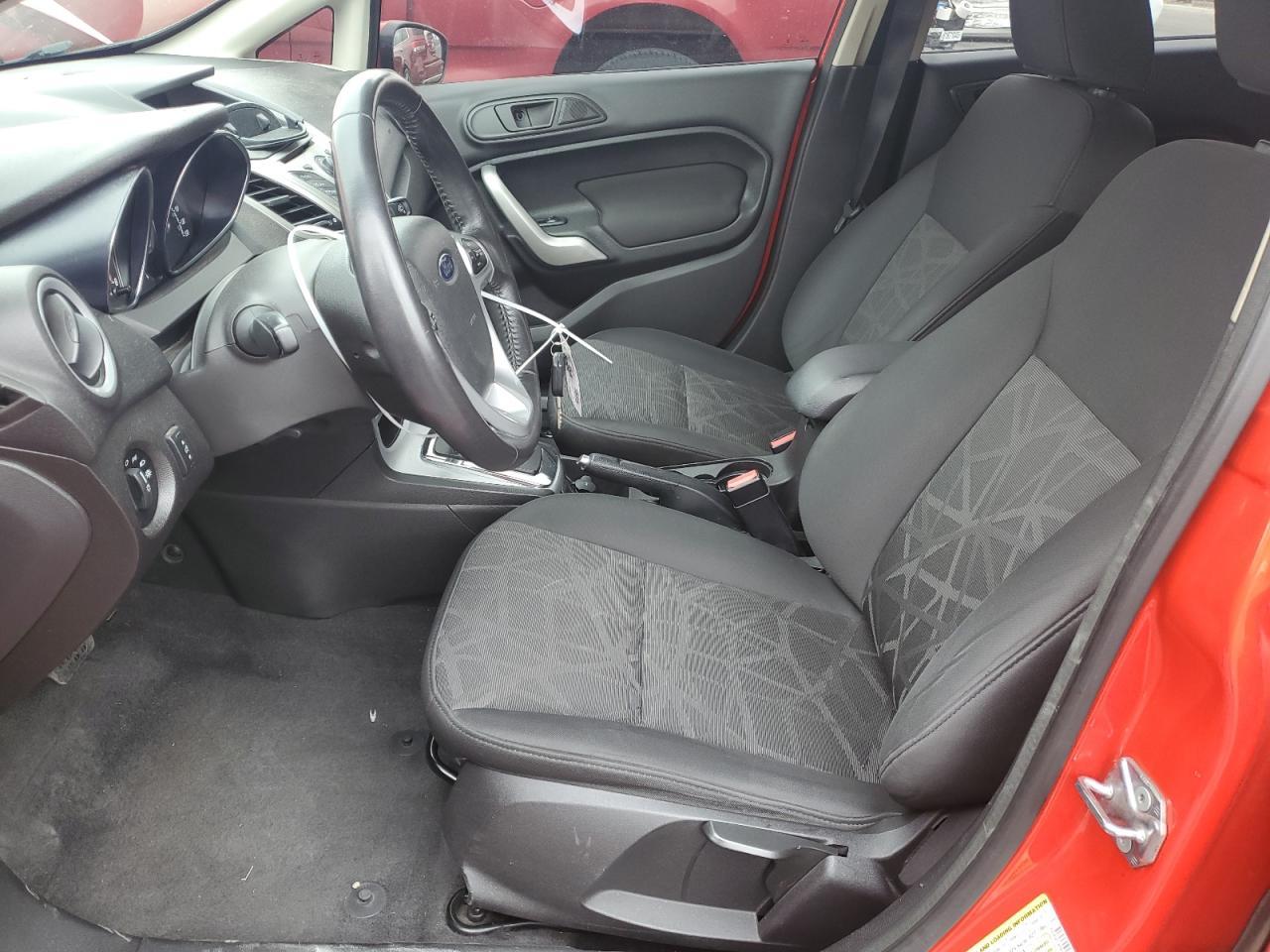 2015 Ford Fiesta Se - Фото 7