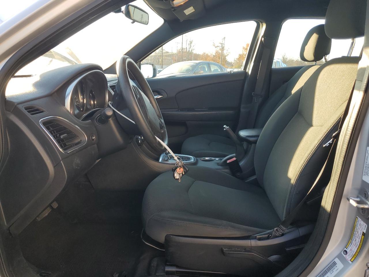 2012 Chrysler 200 Lx - Фото 7