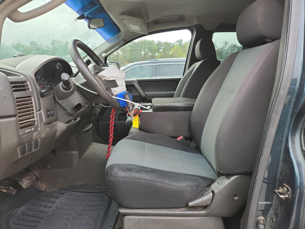 2005 Nissan Titan Xe - Image 7