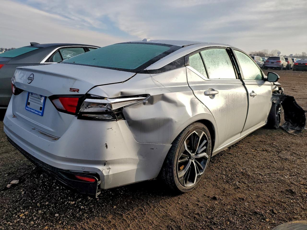 2023 Nissan Altima Sr - Фото 3