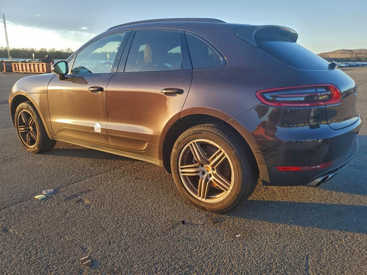 2018 Porsche Macan S - Image 2