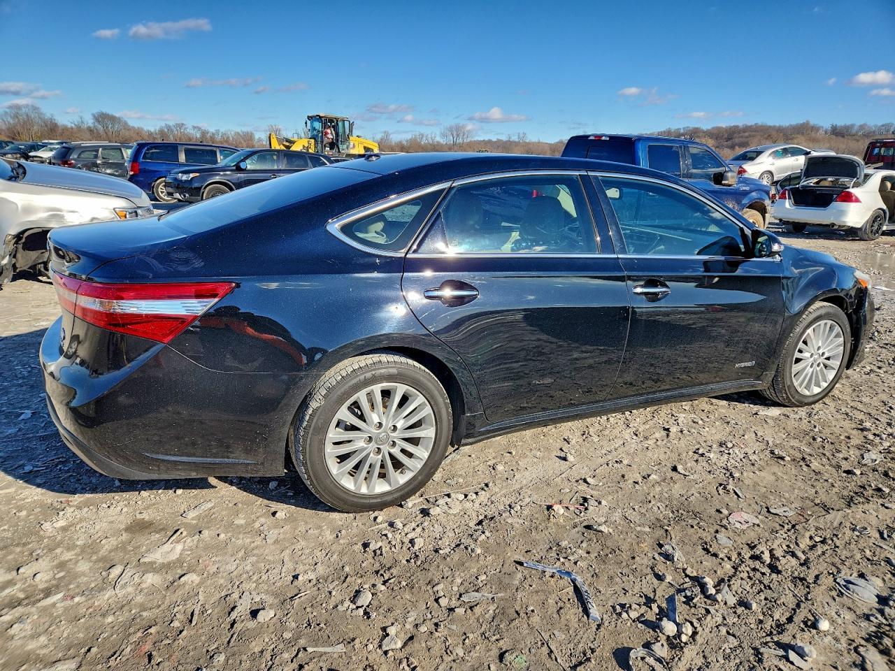 2013 Toyota Avalon Hybrid - Image 3