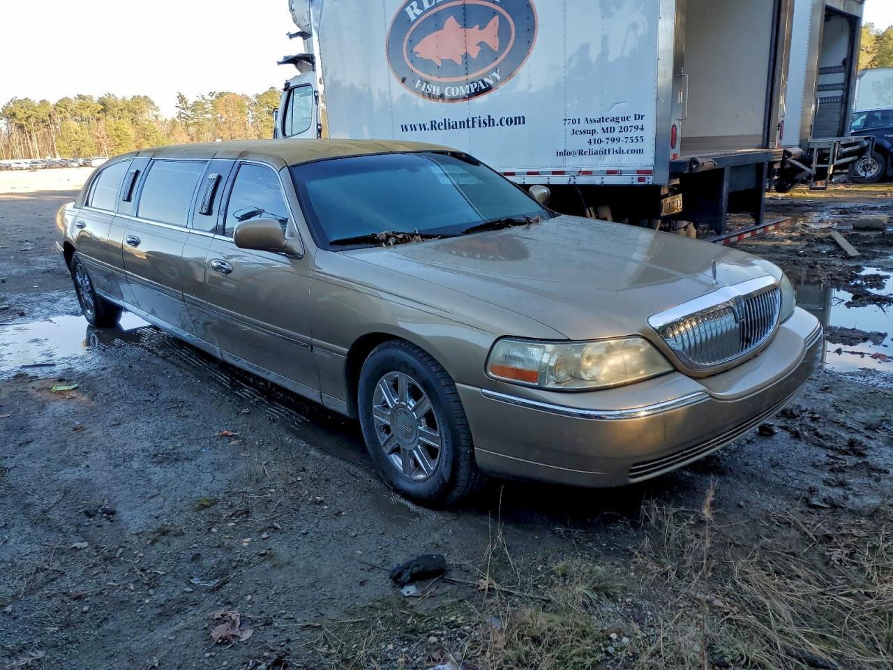 2011 Lincoln Town Car - Фото 4