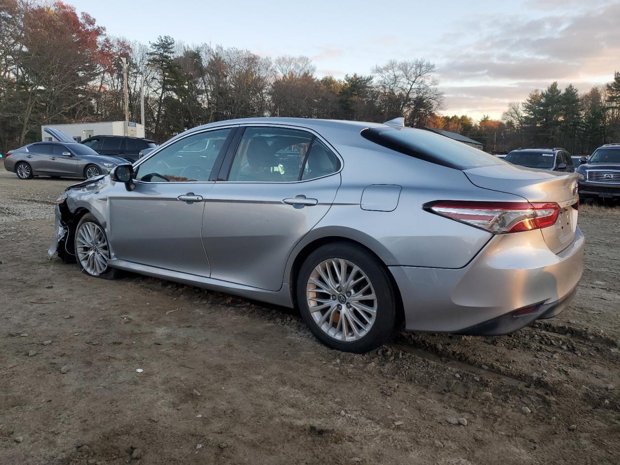 2019 Toyota Camry Xle - Image 2