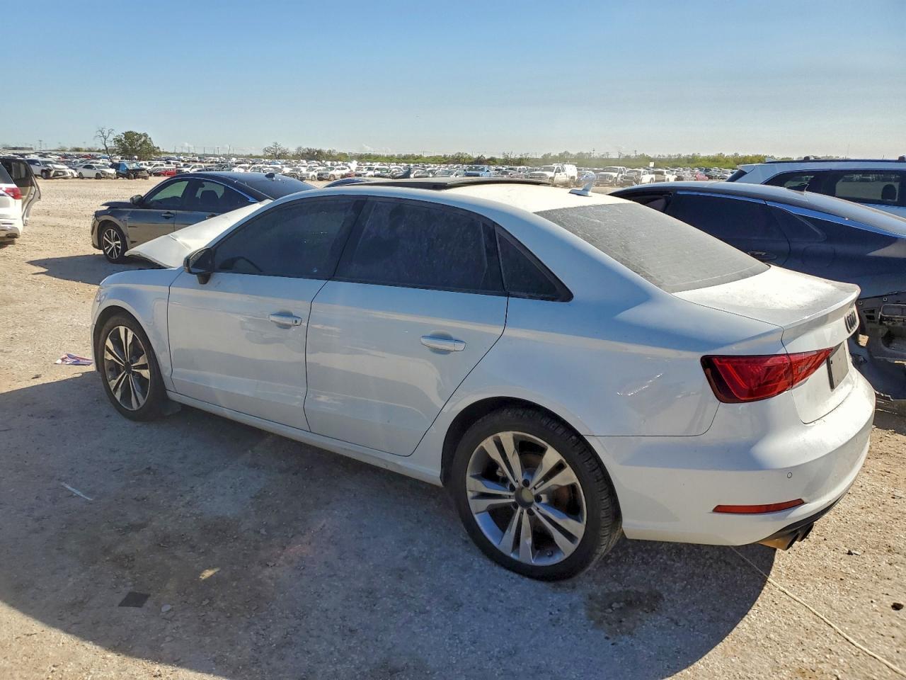 2016 Audi A3 Premium - Фото 2