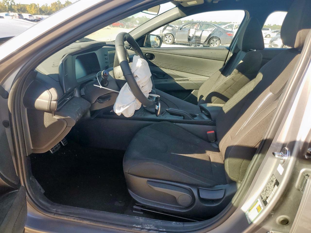 2025 Hyundai Elantra Sel Sport - Image 7