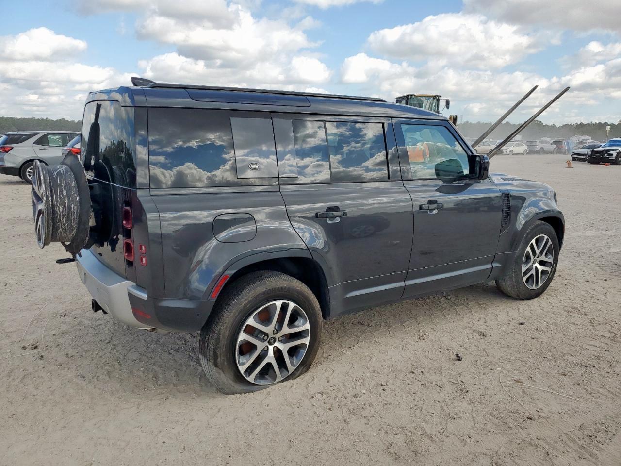 2024 Land Rover Defender 110 S - Фото 3