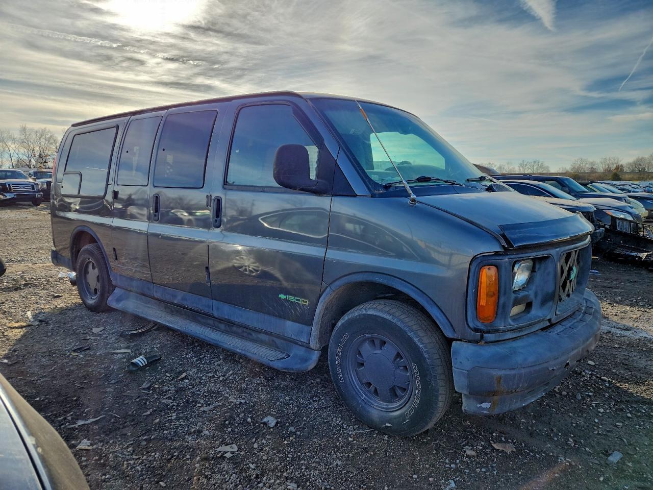 1999 Chevrolet Express G1500 - Фото 4