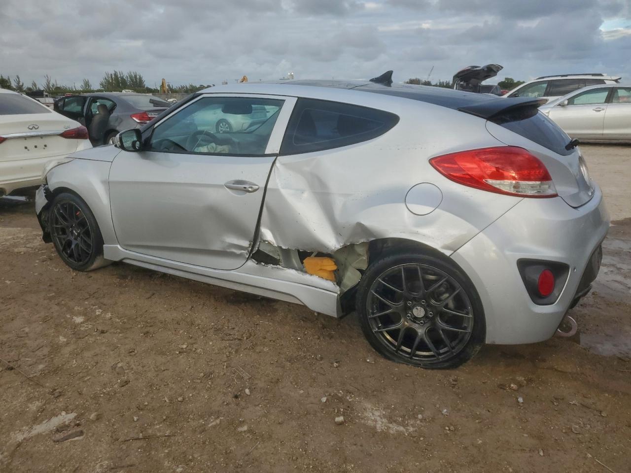 2013 Hyundai Veloster Turbo - Image 2