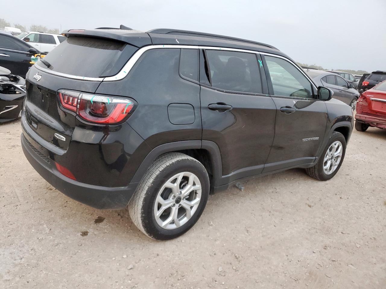 2025 Jeep Compass Latitude - Image 3
