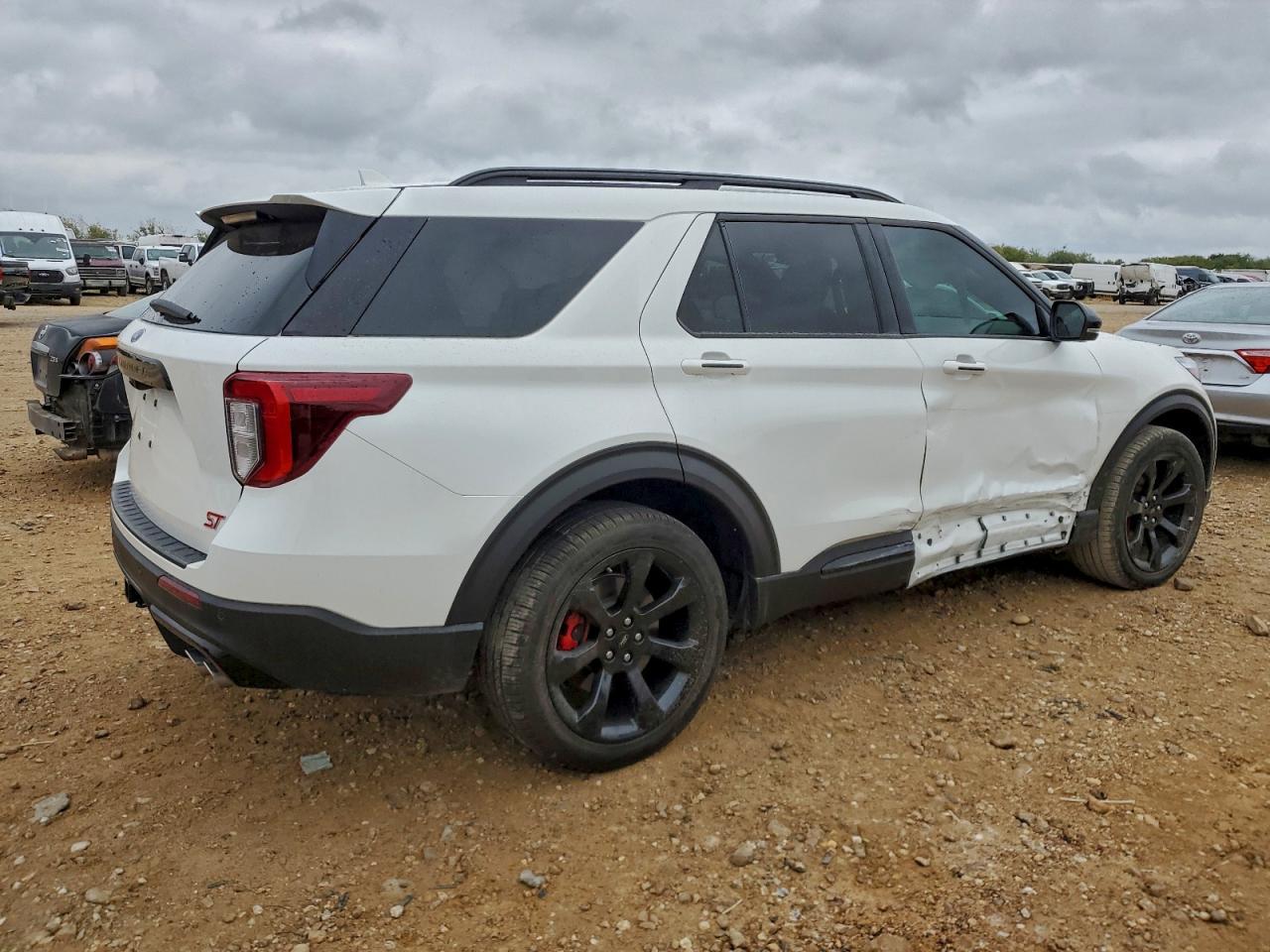 2023 Ford Explorer St - Image 3