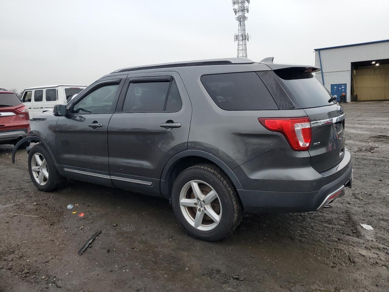 2016 Ford Explorer Xlt - Фото 2