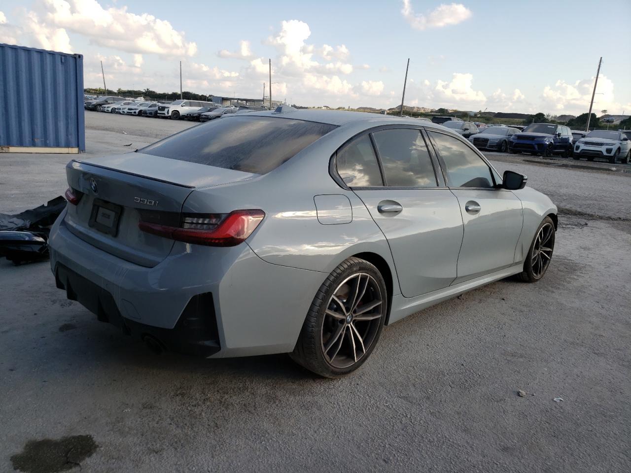 2024 BMW 330I - Фото 3