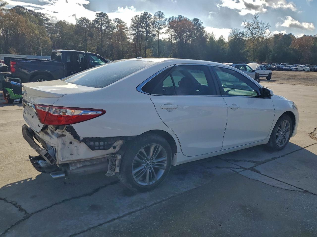 2016 Toyota Camry Le - Фото 3