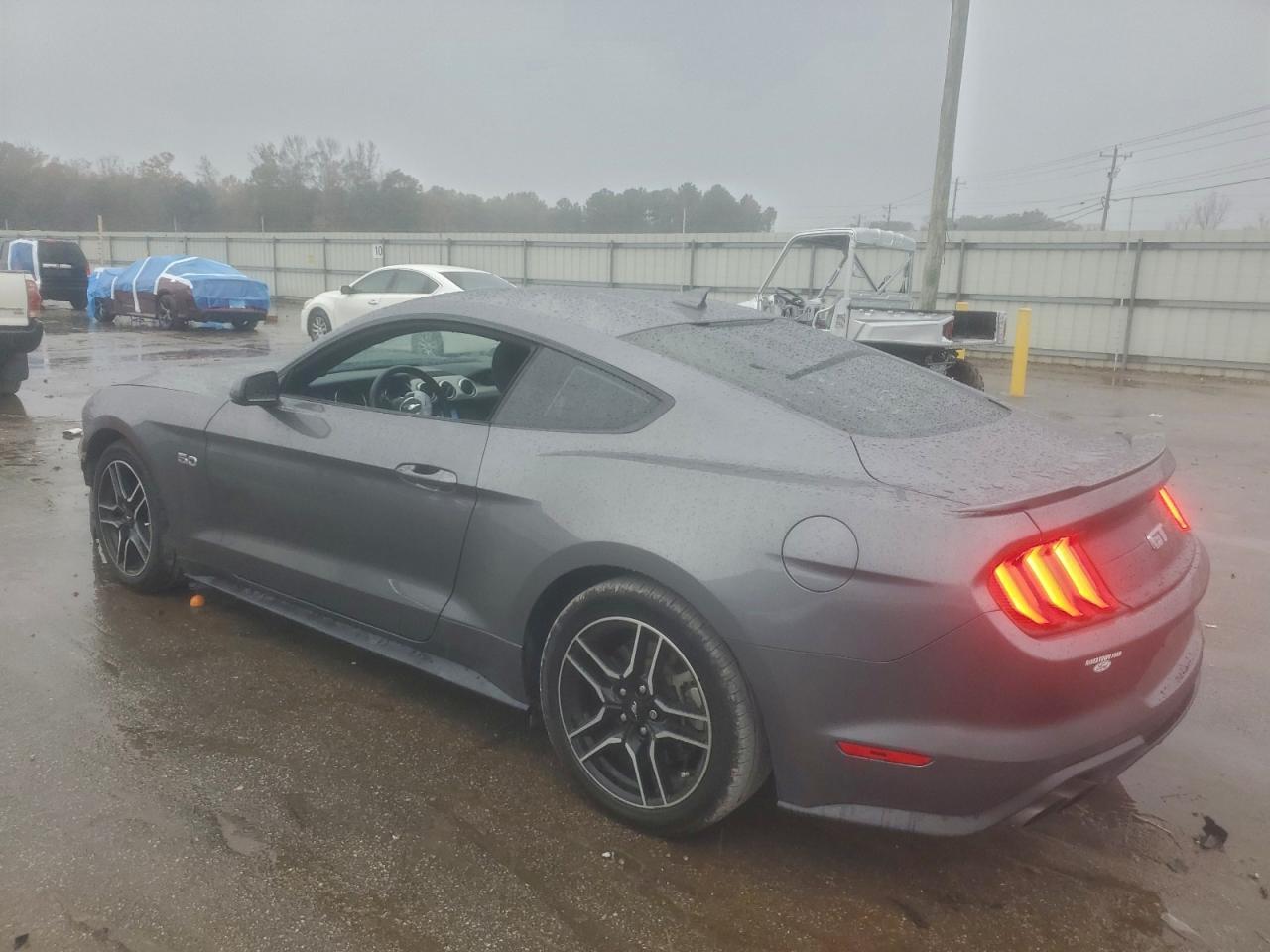 2021 Ford Mustang Gt - Фото 2