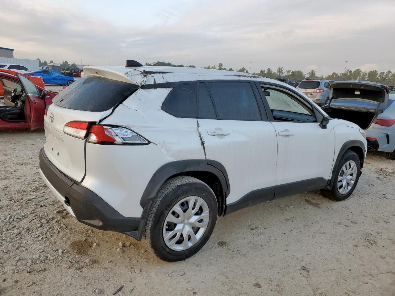 2025 Toyota Corolla Cross L - Фото 3