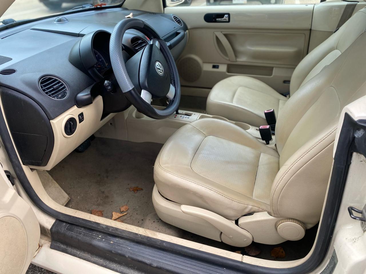 2009 Volkswagen New Beetle S - Image 5