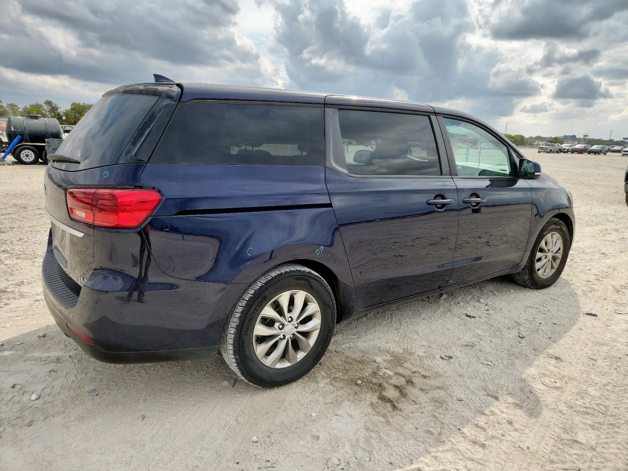 2019 Kia Sedona Lx - Image 3