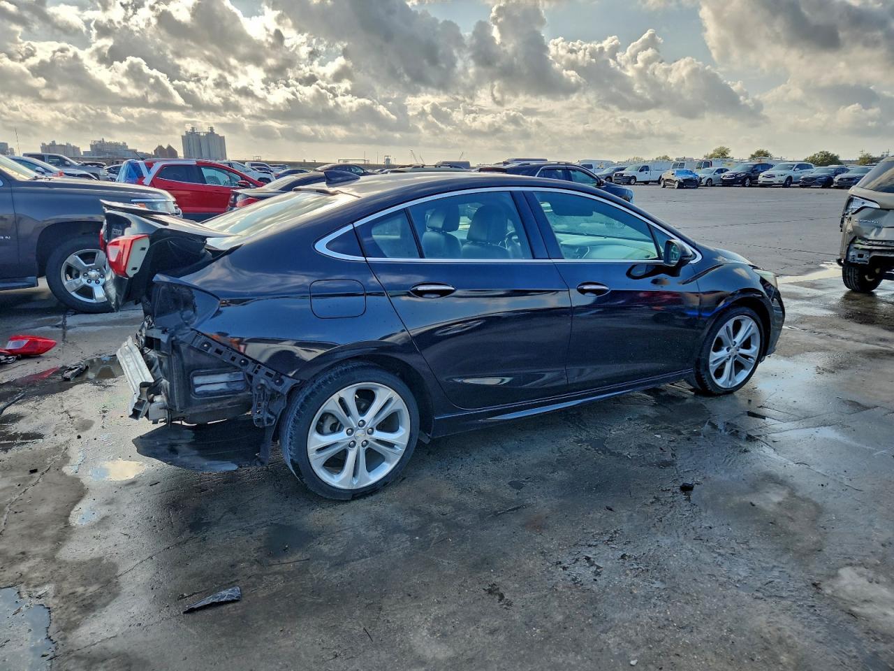 2017 Chevrolet Cruze Premier - Image 3