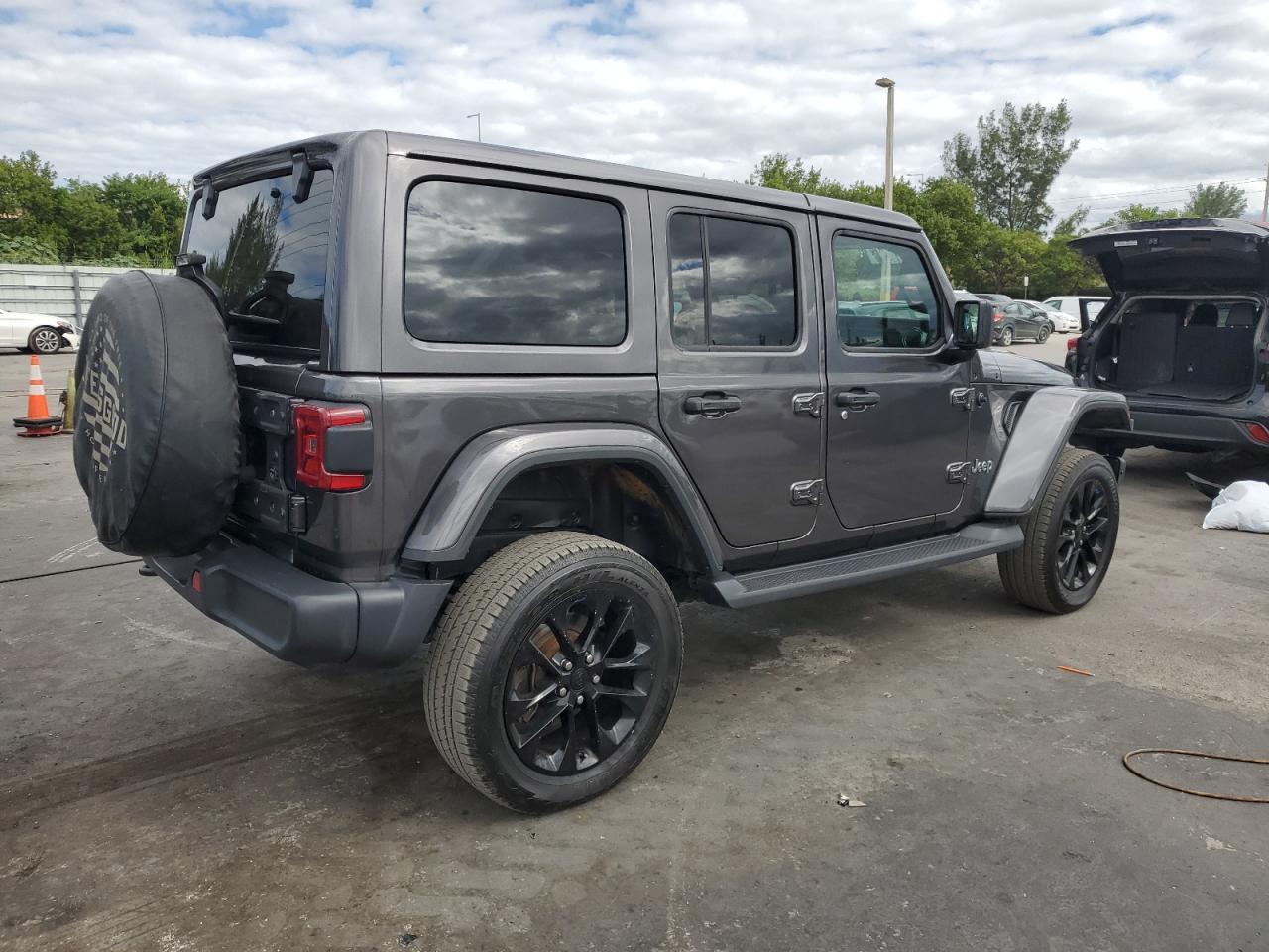 2020 Jeep Wrangler Unlimited Sahara - Image 3