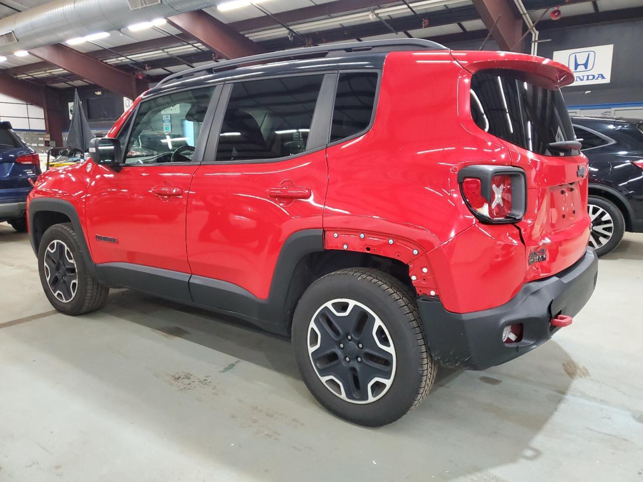 2016 Jeep Renegade Trailhawk - Image 2