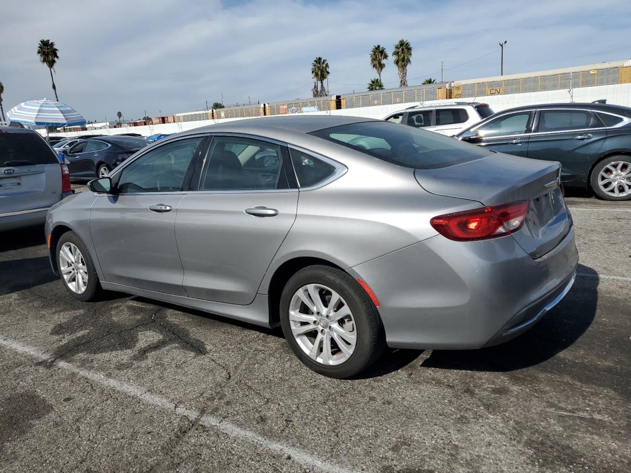 2016 Chrysler 200 Limited - Фото 2